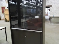 Metalen vitrinekast - afbeelding 1 van  3