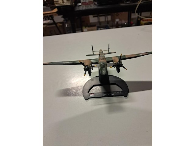 Metalen vliegtuig 2 stuks - afbeelding 1 van  10