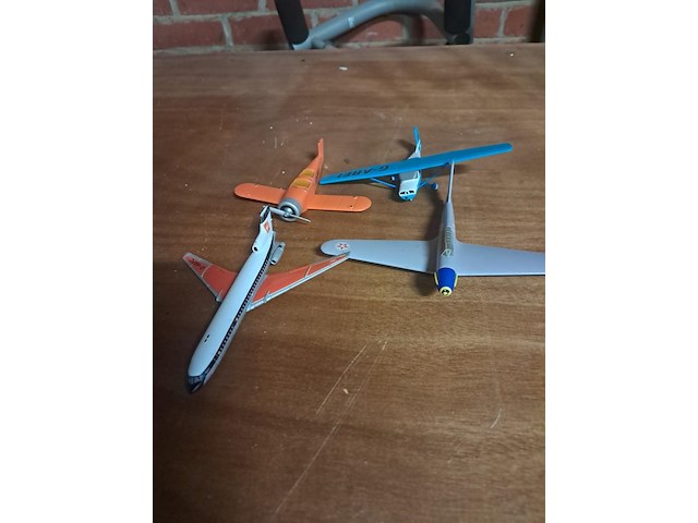 Metalen vliegtuigen 2 stuks - afbeelding 1 van  7