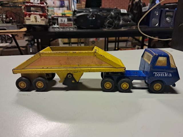 Metalen vrachtwagen tonka 2 stuks - afbeelding 1 van  8