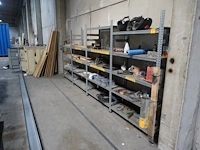 Metalen wandrek met inhoud - afbeelding 1 van  7