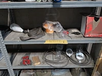 Metalen wandrek met inhoud - afbeelding 3 van  7