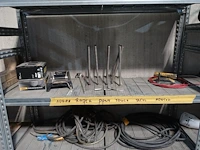 Metalen wandrek met inhoud - afbeelding 6 van  7