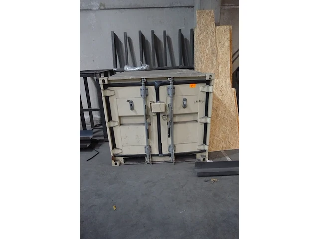 Metalen werfcontainer - afbeelding 1 van  3