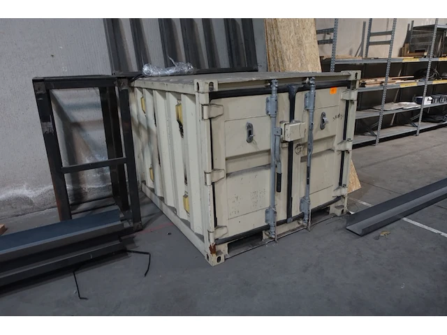 Metalen werfcontainer - afbeelding 2 van  3