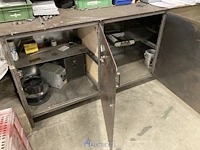 Metalen werkbank met inhoud - afbeelding 3 van  3