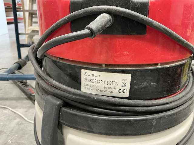 Metalen werkbank vv slijpmachine kinzo, afkortzaag metabo & bankschroef nn - afbeelding 17 van  20