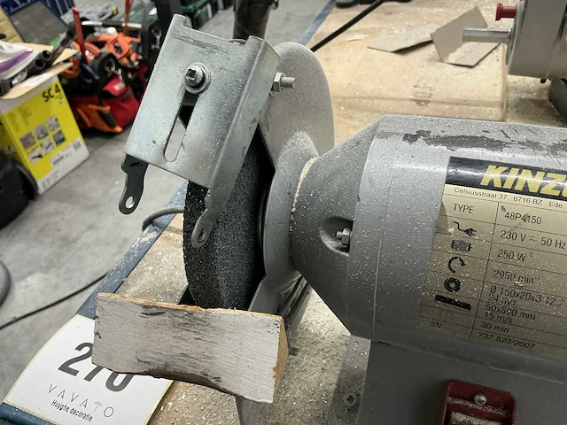 Metalen werkbank vv slijpmachine kinzo, afkortzaag metabo & bankschroef nn - afbeelding 7 van  20