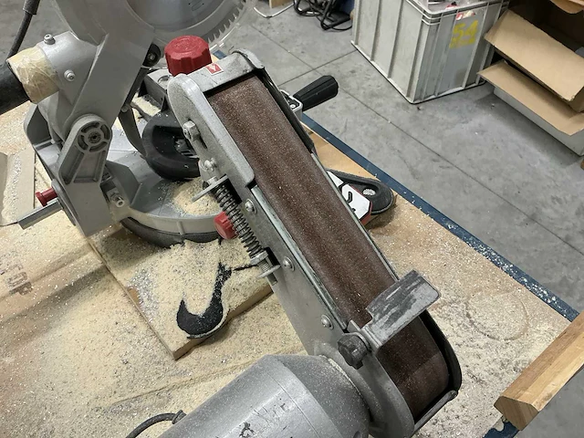 Metalen werkbank vv slijpmachine kinzo, afkortzaag metabo & bankschroef nn - afbeelding 8 van  20