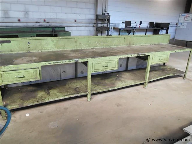 Metalen werkbank - afbeelding 1 van  2