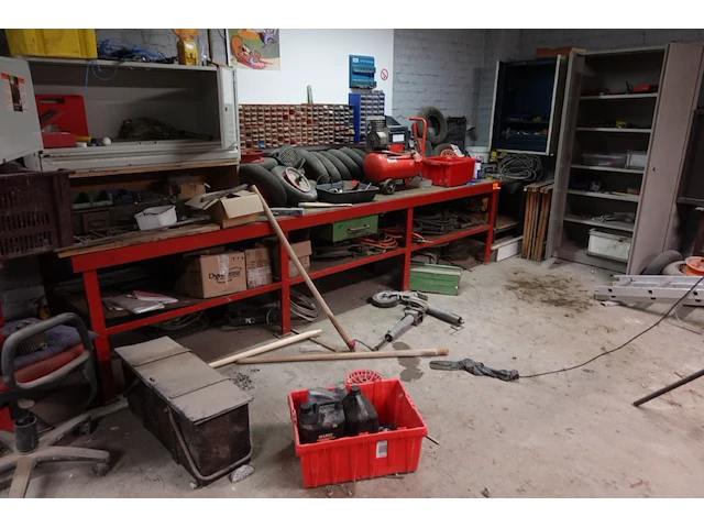 Metalen werkbank - afbeelding 1 van  2