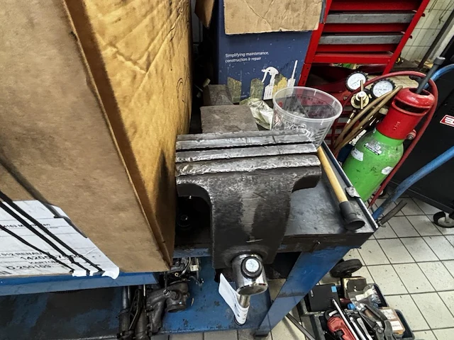 Metalen werkbank - afbeelding 2 van  6