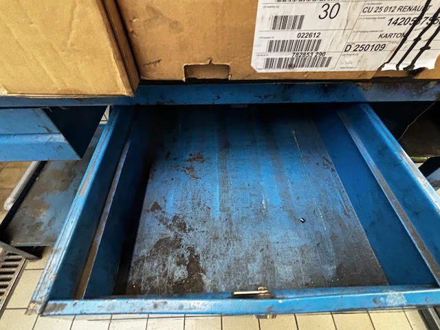 Metalen werkbank - afbeelding 6 van  6