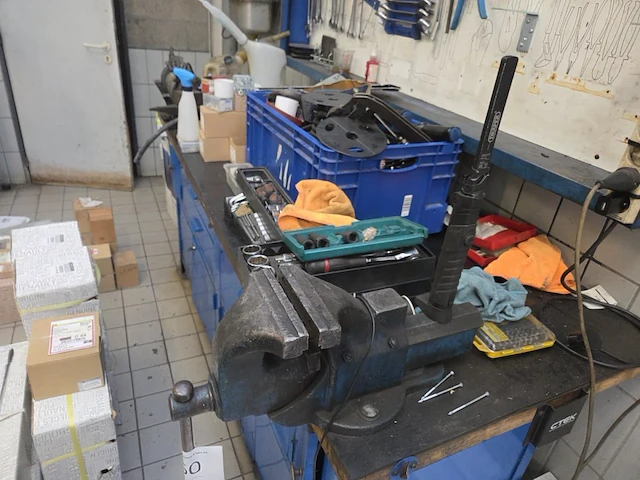Metalen werkbank - afbeelding 6 van  11
