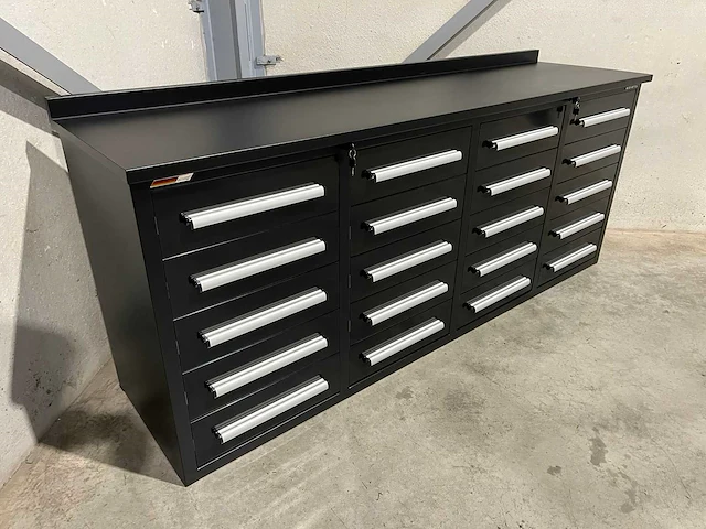 Metalen werkbank - afbeelding 11 van  14