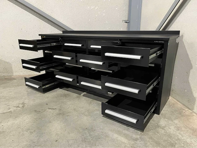 Metalen werkbank - afbeelding 13 van  14