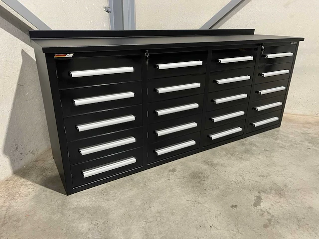 Metalen werkbank - afbeelding 1 van  14