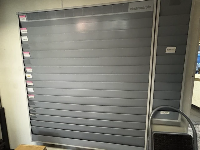 Metalen werkkaarten display - afbeelding 1 van  1