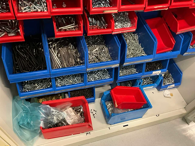Metalen werkkast met inhoud - afbeelding 11 van  15