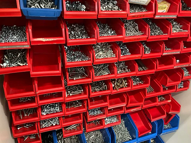 Metalen werkkast met inhoud - afbeelding 12 van  15