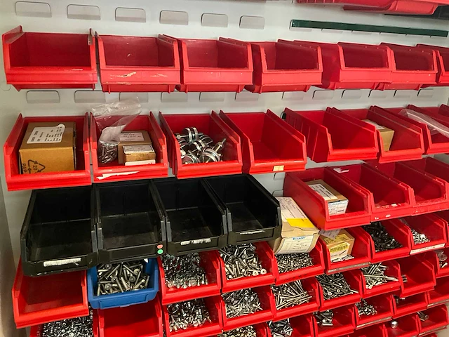 Metalen werkkast met inhoud - afbeelding 13 van  15