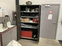 Metalen werkplaatskast met inhoud - afbeelding 1 van  9