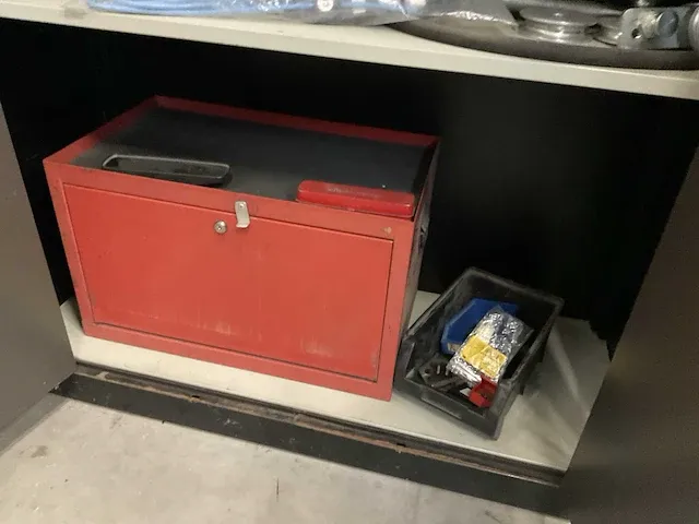 Metalen werkplaatskast met inhoud - afbeelding 2 van  9