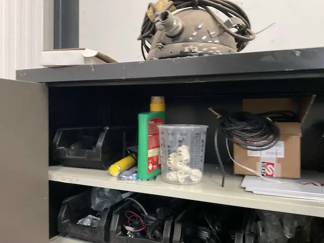 Metalen werkplaatskast met inhoud - afbeelding 6 van  9