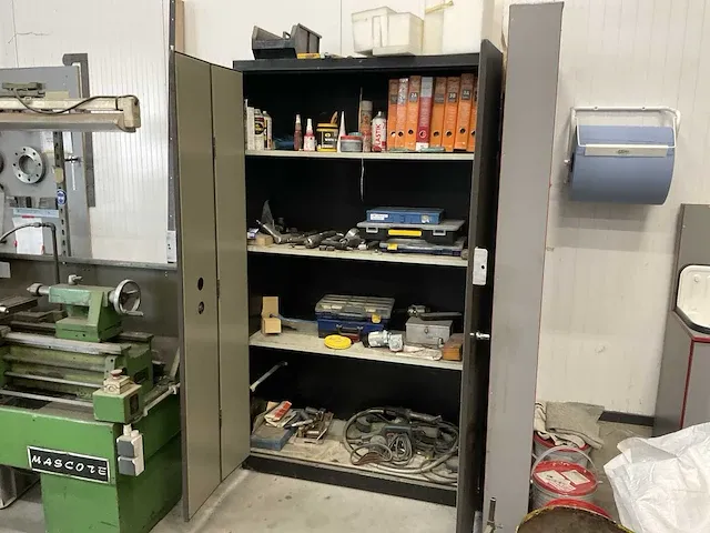 Metalen werkplaatskast met inhoud - afbeelding 1 van  8