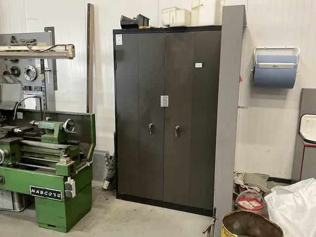 Metalen werkplaatskast met inhoud - afbeelding 8 van  8