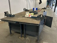 Metalen werktafel met inhoud - afbeelding 2 van  7