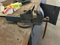Metalen werktafel met inhoud - afbeelding 3 van  7