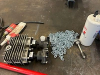Metalen werktafel met inhoud - afbeelding 5 van  7