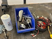 Metalen werktafel met inhoud - afbeelding 6 van  7