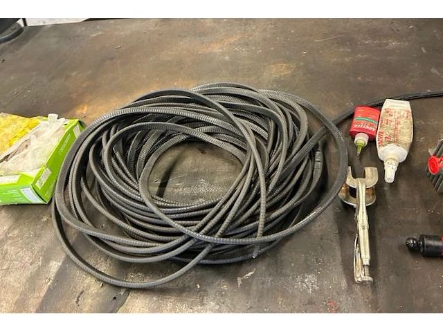 Metalen werktafel met inhoud - afbeelding 7 van  7
