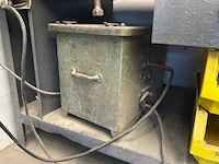 Metalen werktafel met inhoud - afbeelding 3 van  7