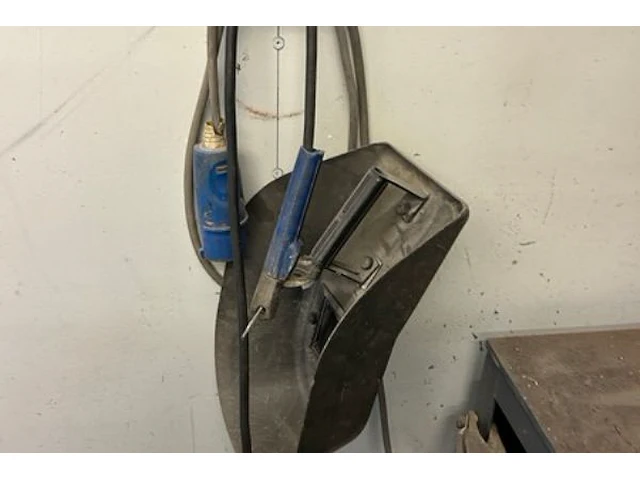 Metalen werktafel met inhoud - afbeelding 4 van  7
