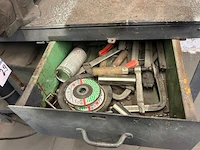 Metalen werktafel met inhoud - afbeelding 7 van  7