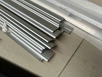 Metalen werktafel met inhoud - afbeelding 7 van  17