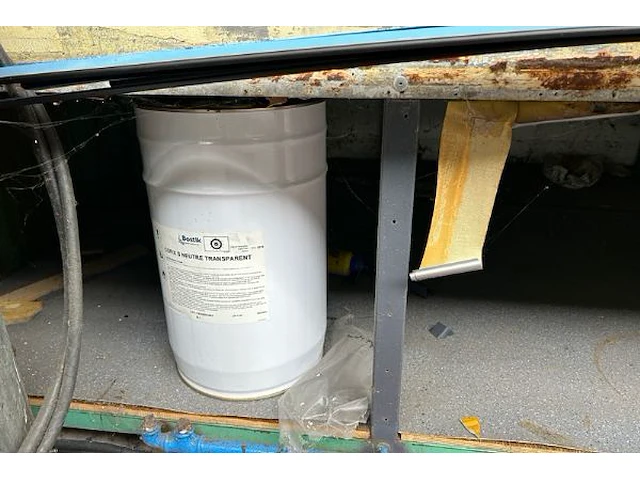 Metalen werktafel met inhoud - afbeelding 8 van  17