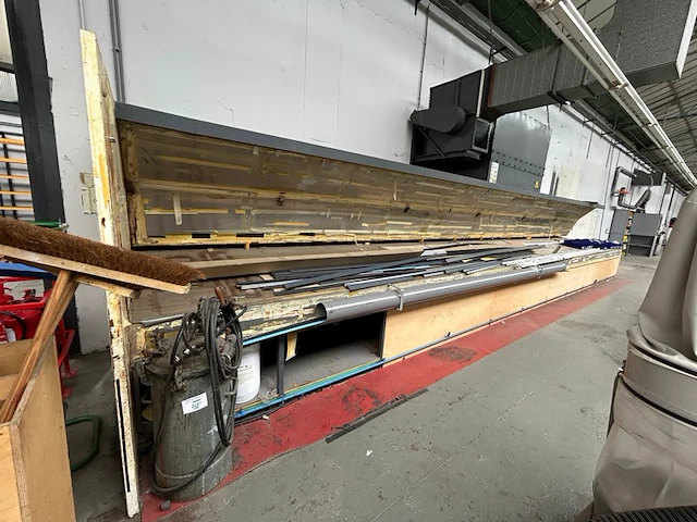 Metalen werktafel met inhoud - afbeelding 1 van  17