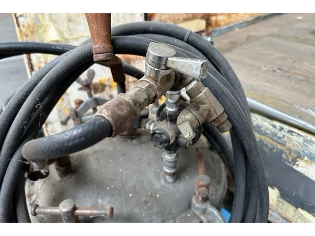 Metalen werktafel met inhoud - afbeelding 11 van  17