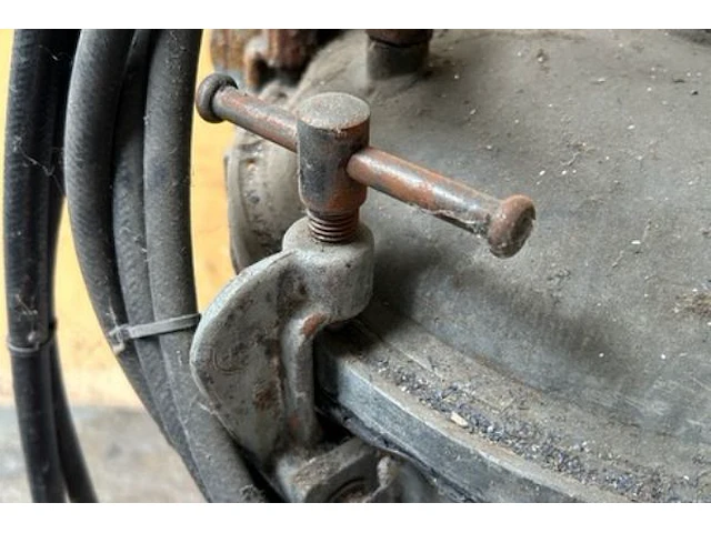 Metalen werktafel met inhoud - afbeelding 12 van  17