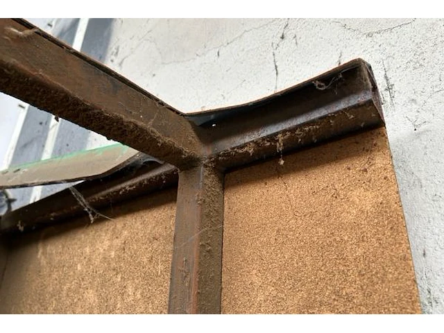 Metalen werktafel met inhoud - afbeelding 16 van  17