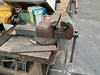 Metalen werktafel met inhoud - afbeelding 2 van  8