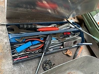 Metalen werktafel met inhoud - afbeelding 5 van  8