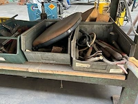Metalen werktafel met inhoud - afbeelding 8 van  8