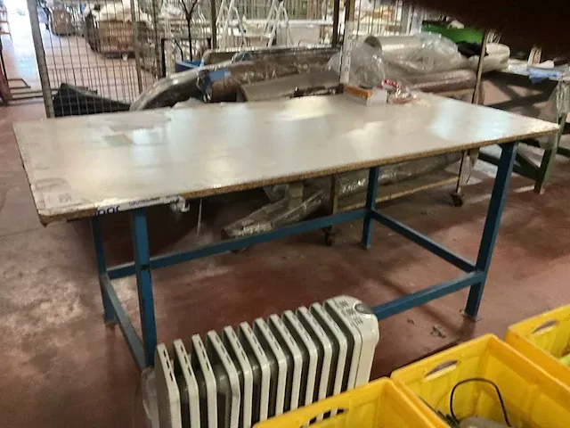 Metalen werktafel vv houten bovenblad - afbeelding 4 van  5