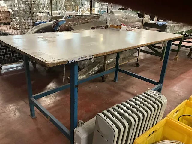 Metalen werktafel vv houten bovenblad - afbeelding 5 van  5