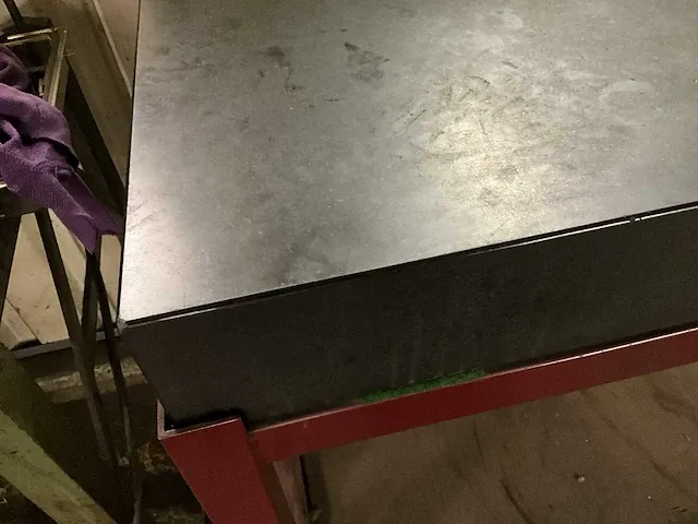 Metalen werktafel vv natuurstenen bovenblad - afbeelding 2 van  4